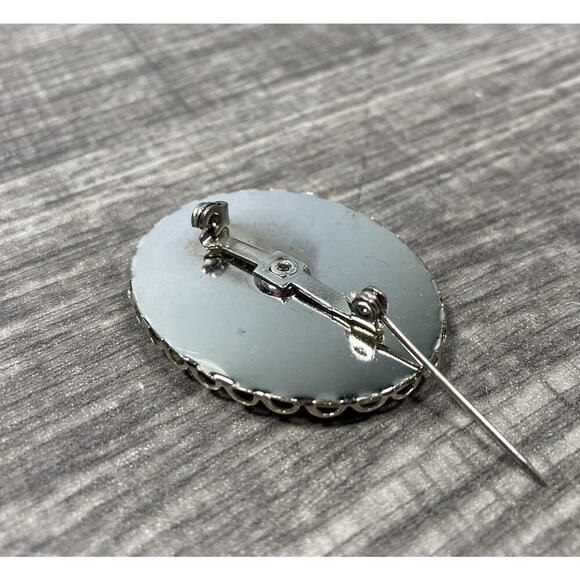 Vintage Blue White Porcelain Floral Flowers Oval Framed Ladies Brooch Pin - Picture 7 of 7